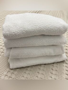 Set of 4 Room Essentials White Bath Towels | 100% Cotton | 26” x 49” | Good Used